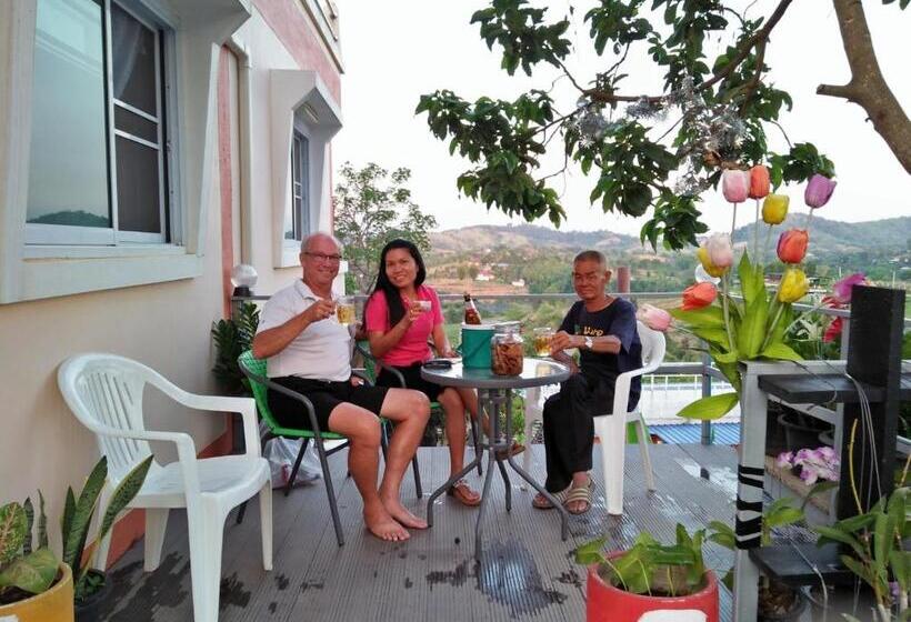 Пансион บ้านแสงเพ็ญ By แช่มช้อย