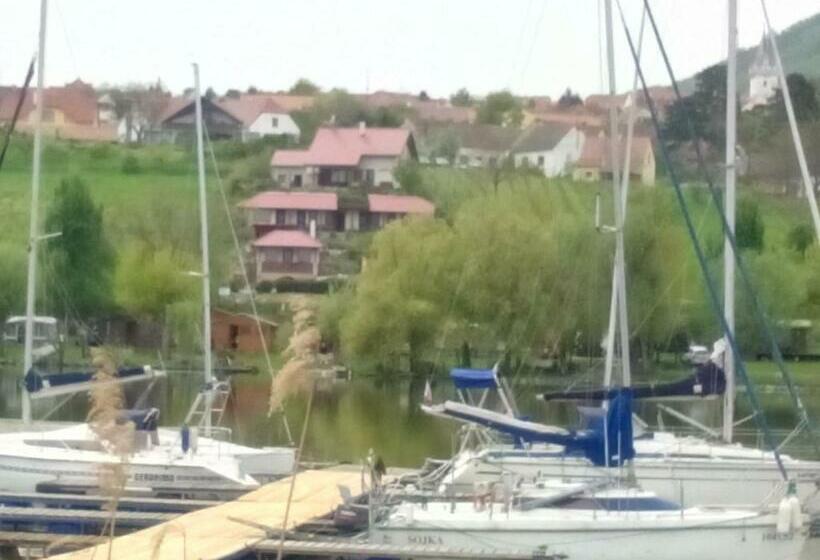 ペンション Penzion Nad Jezerem