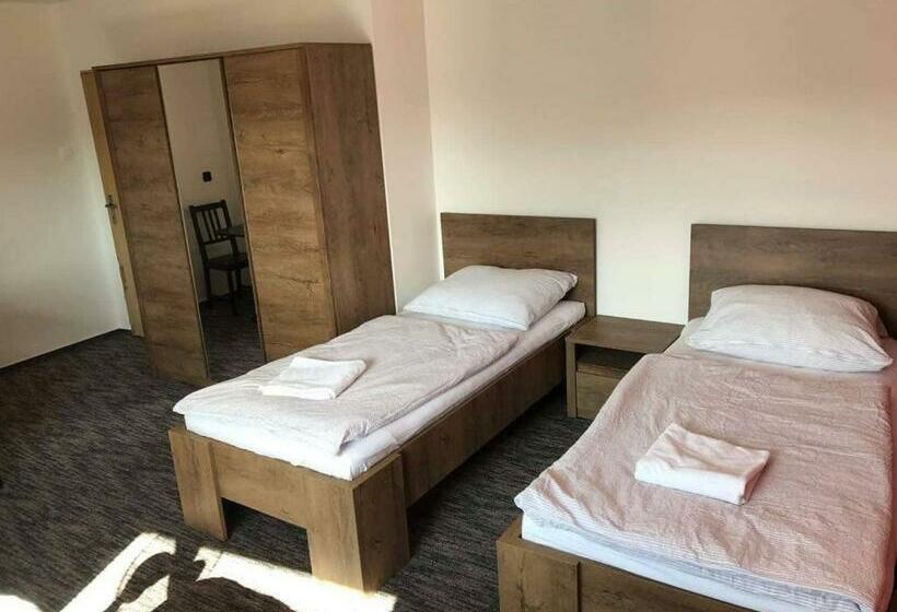 פנסיון Penzion Quattro