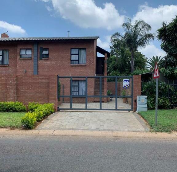 Пансион The Chameleon