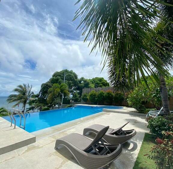 A Villas Resort & Restaurant