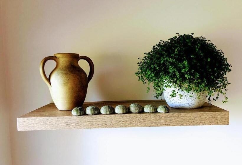 민박 117 Higgs Room With A View