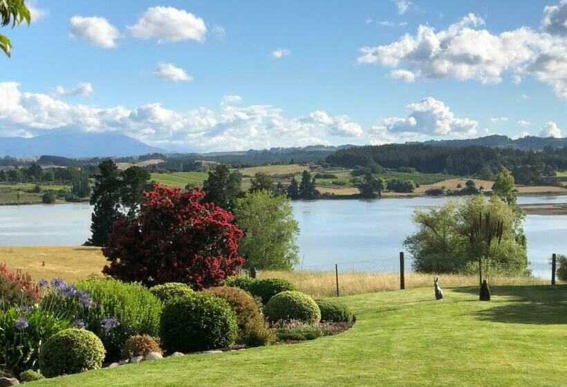 민박 117 Higgs Room With A View