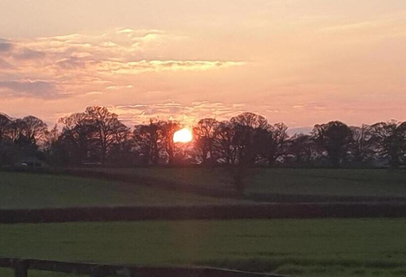 ベッドアンドブレックファースト The Millers Cottage