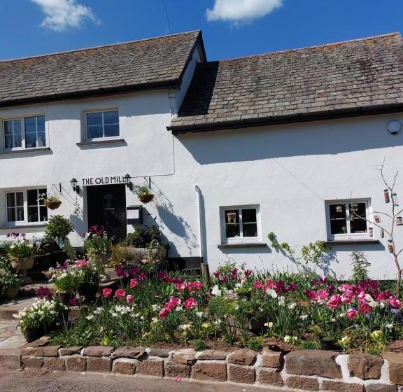 مبيت وإفطار The Millers Cottage