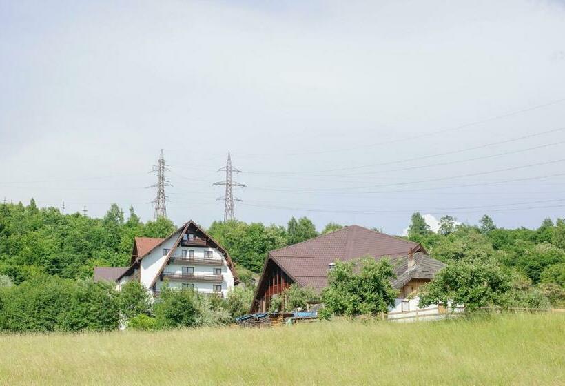 Отель Aqvila Club Rucar