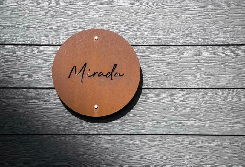 בית מלון כפרי Pebbly Beach Escape