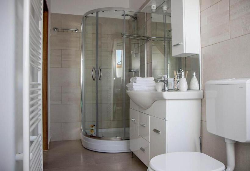 פנסיון Antique Apart