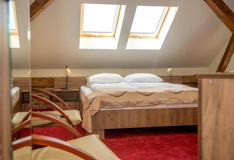 פנסיון Antique Apart