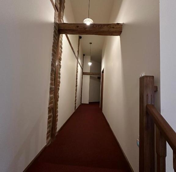 פנסיון Antique Apart