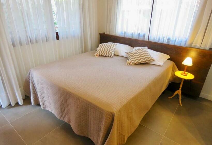 פנסיון Banzai Brava Suítes