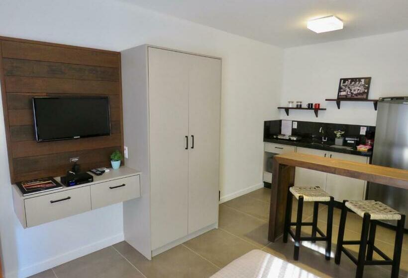 פנסיון Banzai Brava Suítes