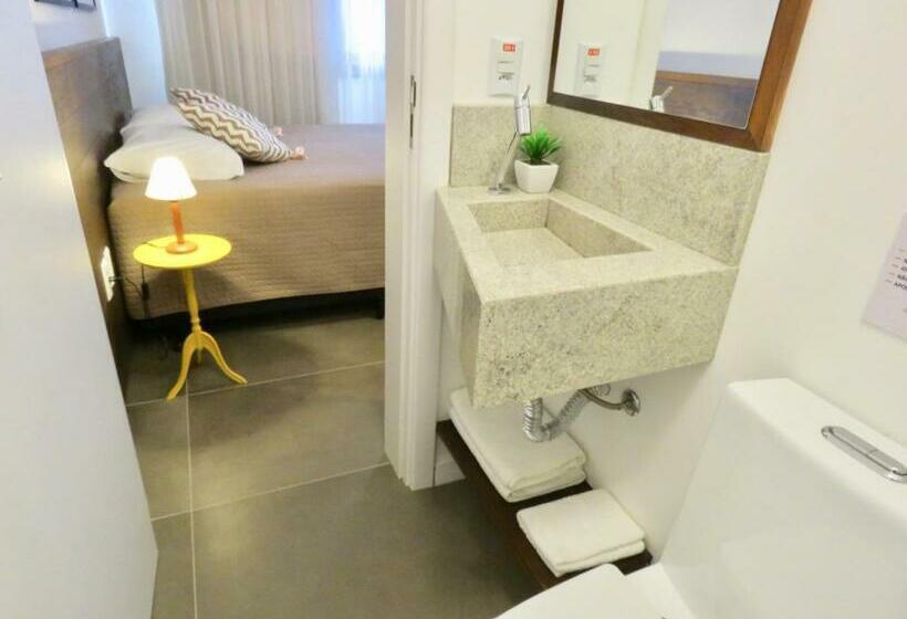 פנסיון Banzai Brava Suítes