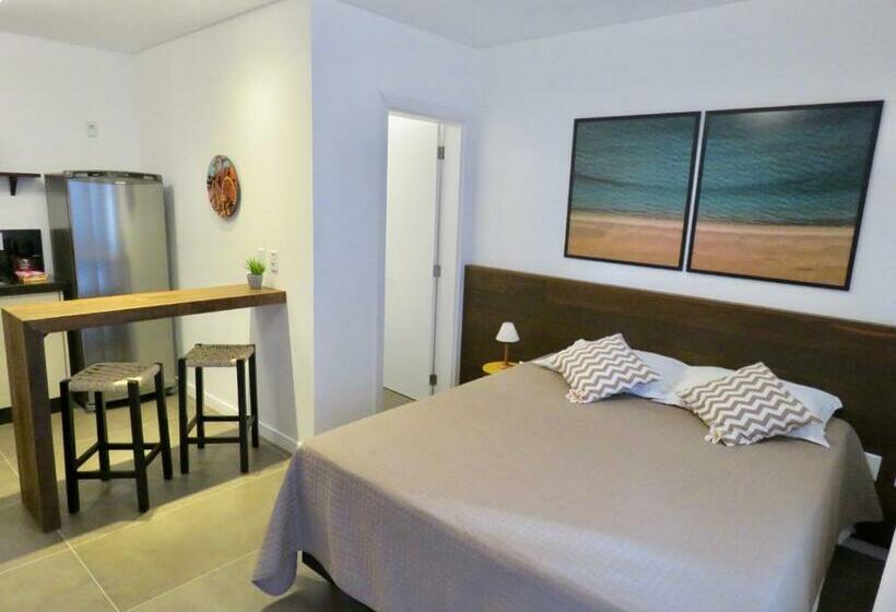 פנסיון Banzai Brava Suítes