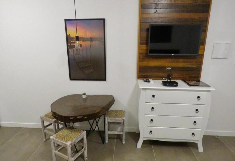 פנסיון Banzai Brava Suítes