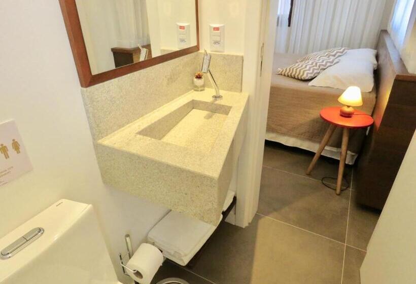 פנסיון Banzai Brava Suítes