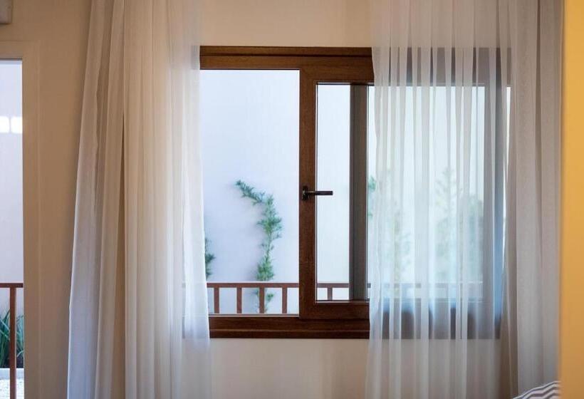 פנסיון Banzai Brava Suítes