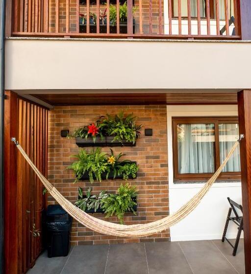 פנסיון Banzai Brava Suítes