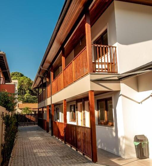 פנסיון Banzai Brava Suítes