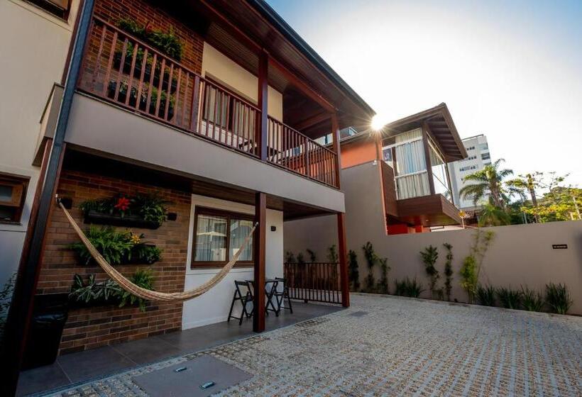 פנסיון Banzai Brava Suítes