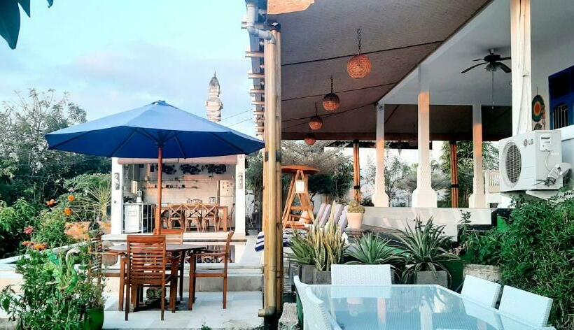 פנסיון Cantik Villa