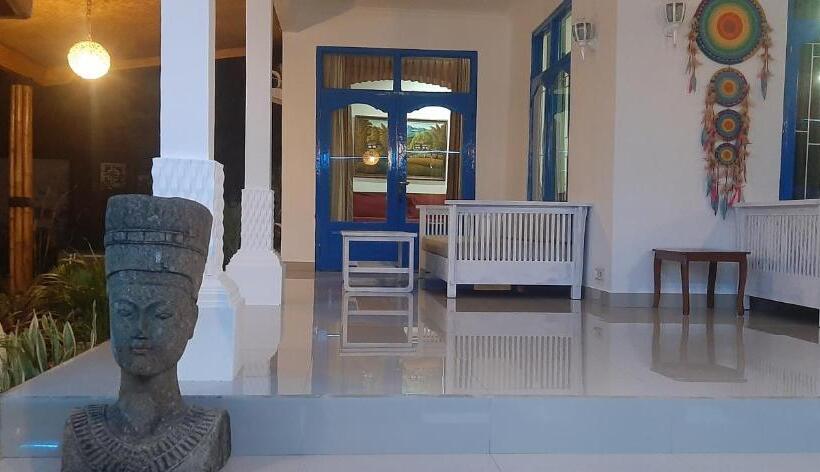 פנסיון Cantik Villa