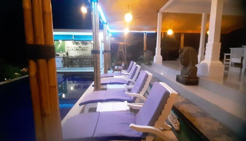 פנסיון Cantik Villa