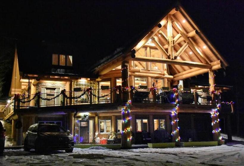 פנסיון Golden Acres Mountain Lodge