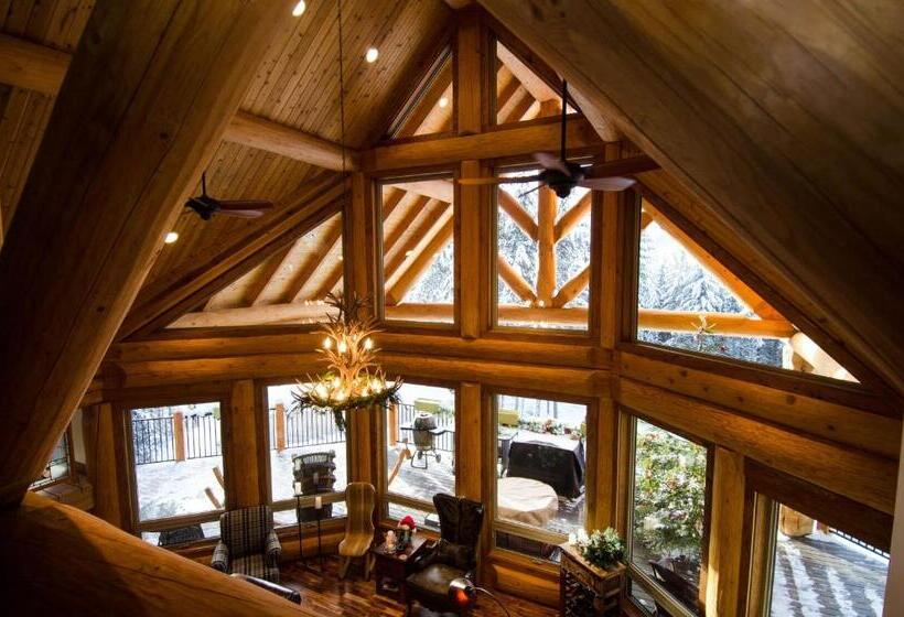 פנסיון Golden Acres Mountain Lodge