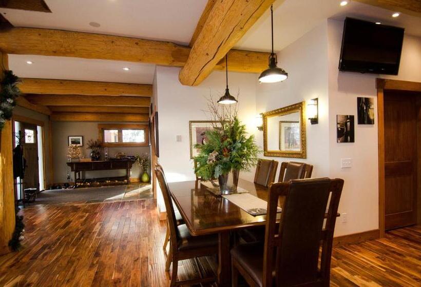 פנסיון Golden Acres Mountain Lodge