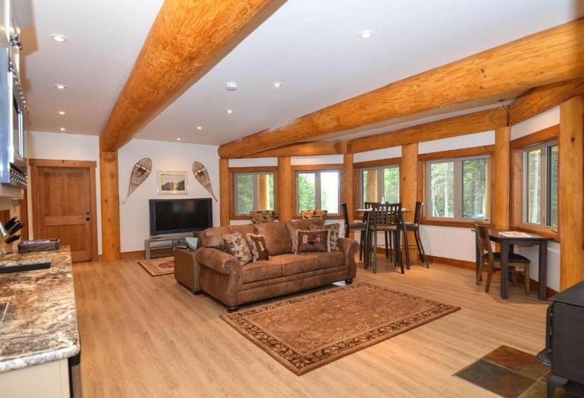 פנסיון Golden Acres Mountain Lodge