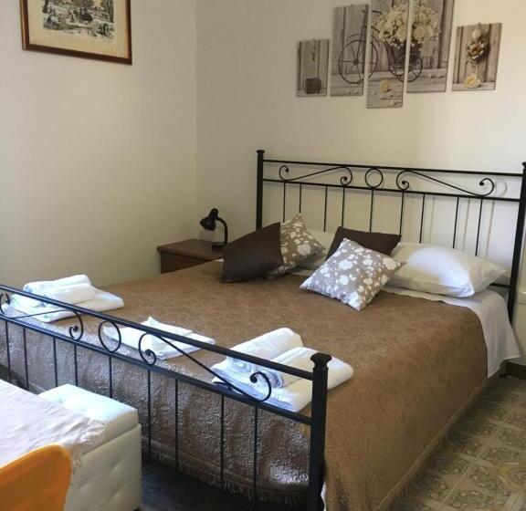 بنسيون Le Rose Di Santina