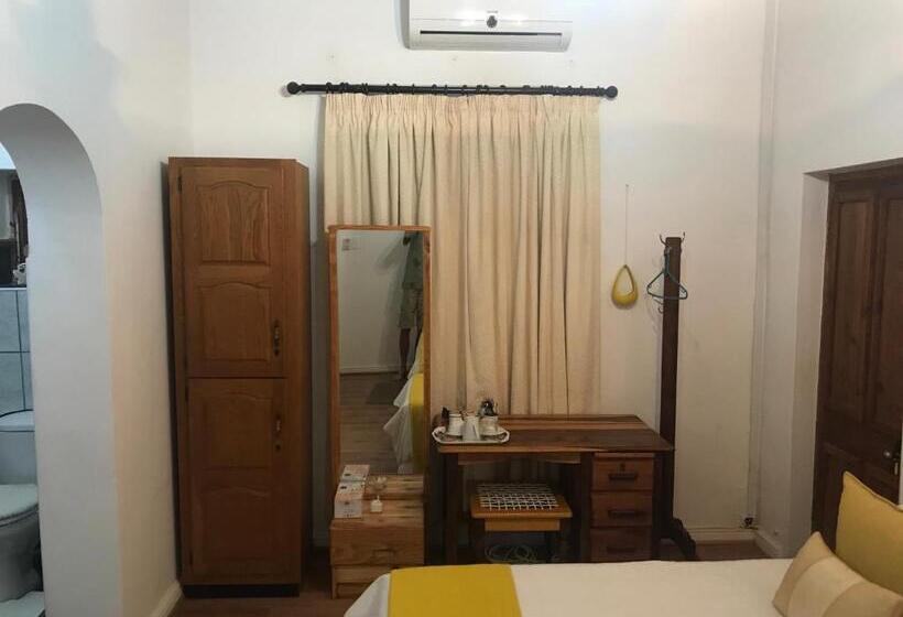 بنسيون Towerzicht Guest House