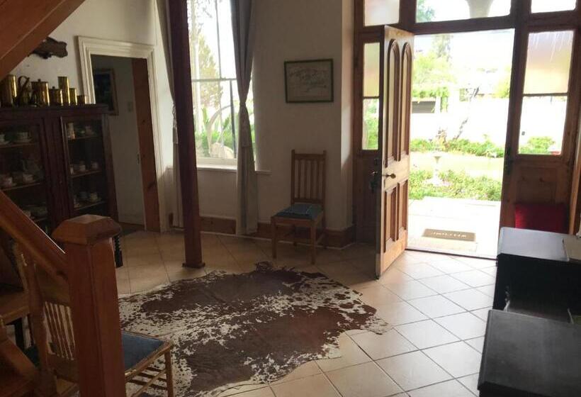 بنسيون Towerzicht Guest House