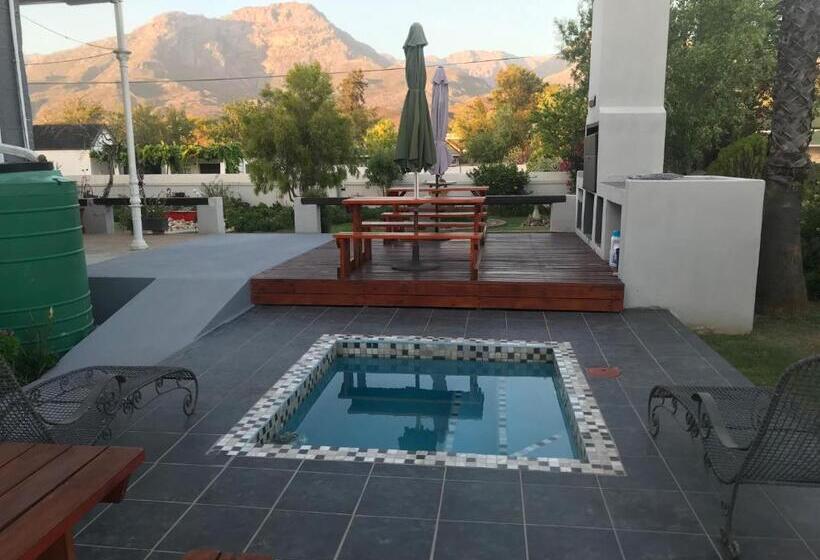 بنسيون Towerzicht Guest House