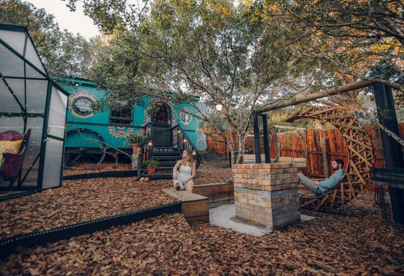 پانسیون Treedom Villas And Vardos