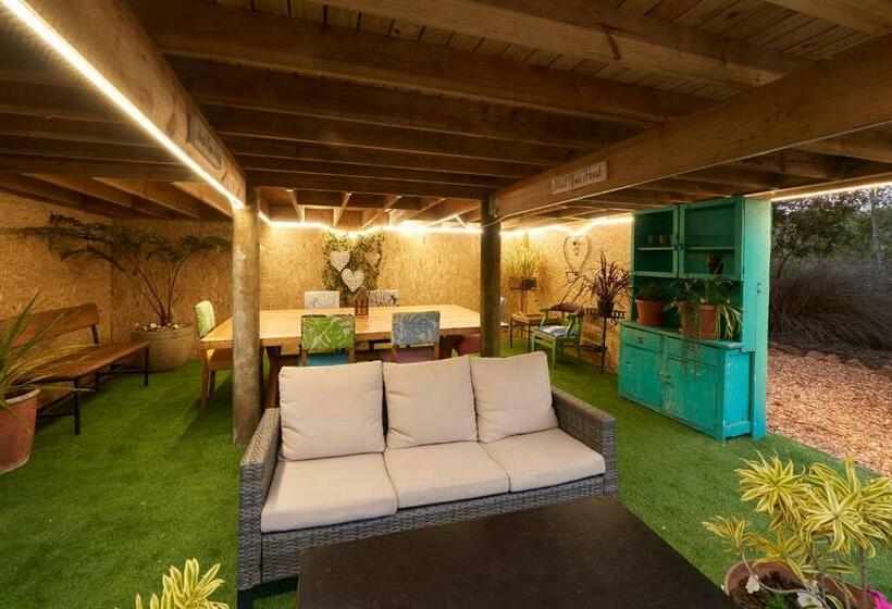 پانسیون Treedom Villas And Vardos