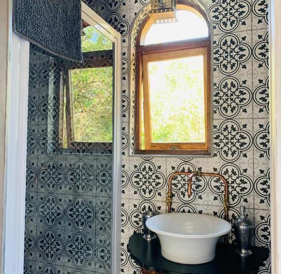 پانسیون Treedom Villas And Vardos