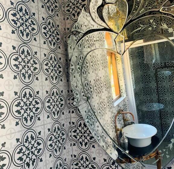 پانسیون Treedom Villas And Vardos