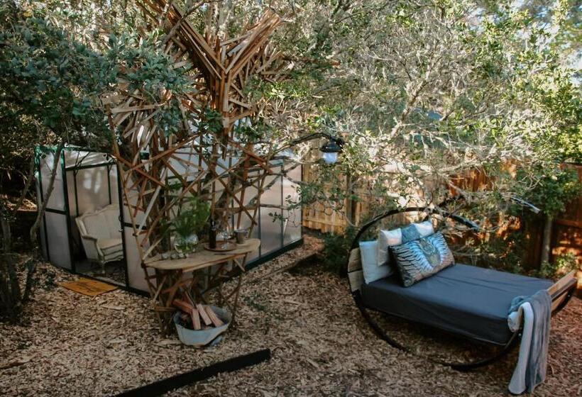 پانسیون Treedom Villas And Vardos