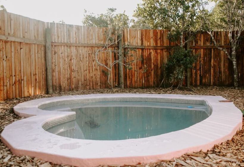 پانسیون Treedom Villas And Vardos