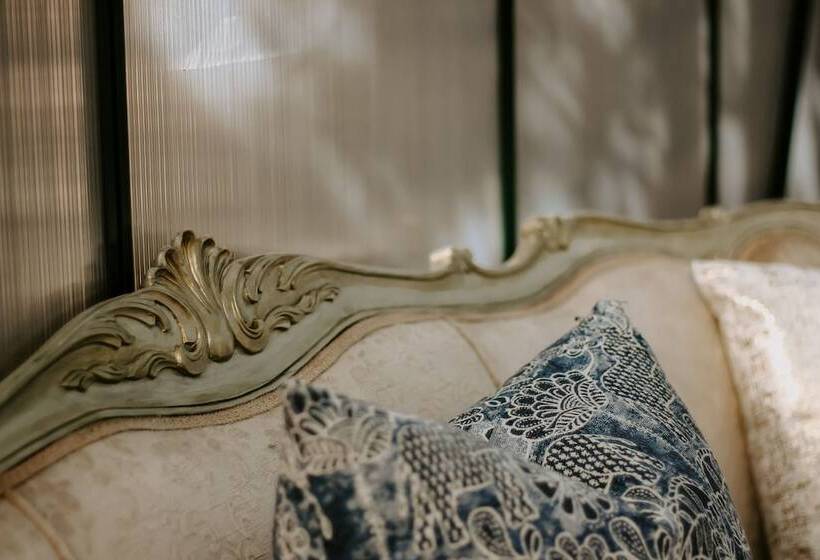 پانسیون Treedom Villas And Vardos