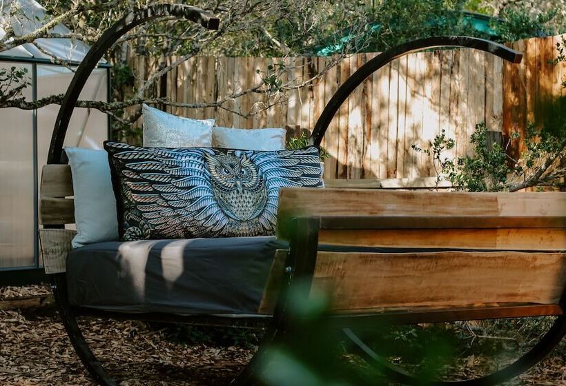 پانسیون Treedom Villas And Vardos