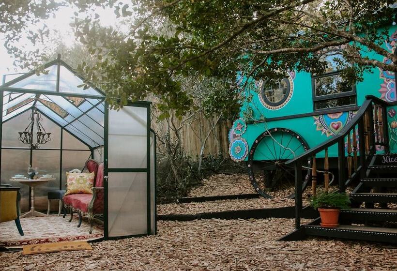 پانسیون Treedom Villas And Vardos