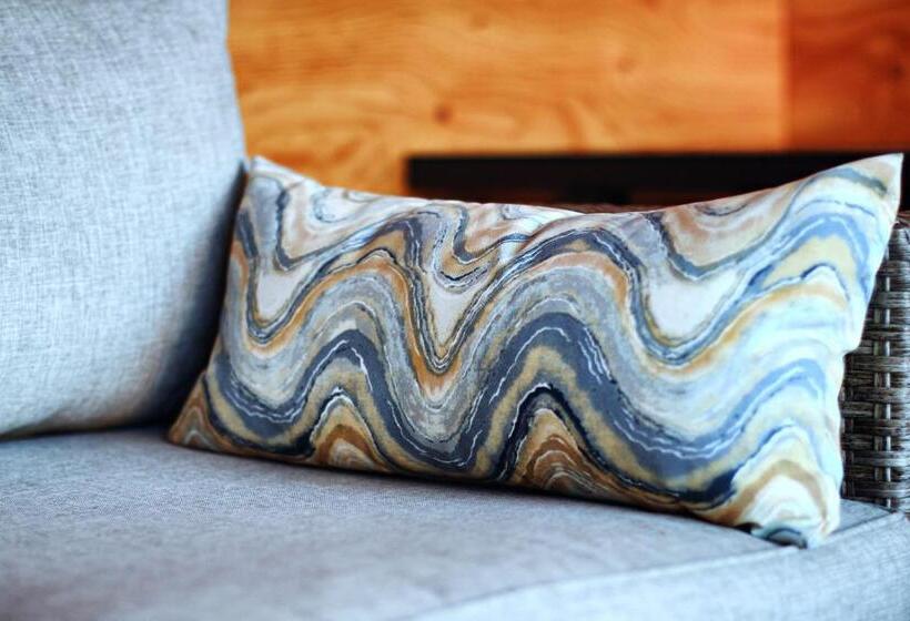 אתר נופש Red Cariboo Apartments