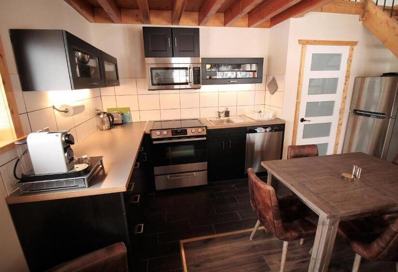 אתר נופש Red Cariboo Apartments