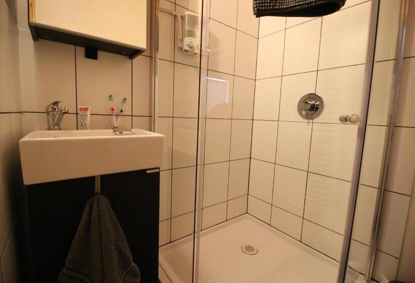 אתר נופש Red Cariboo Apartments