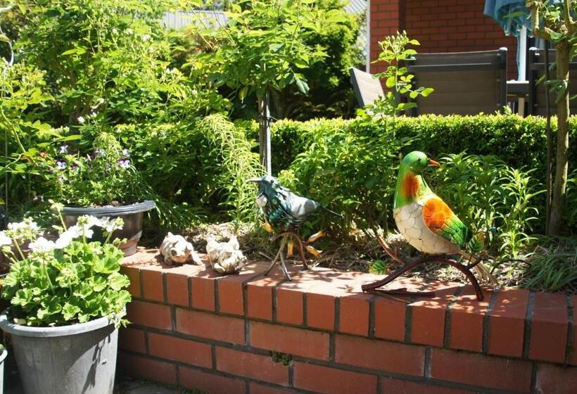 تختخواب و صبحانه 4b On Rearsby