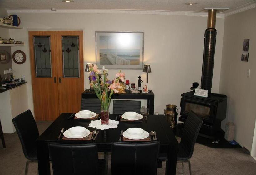 تختخواب و صبحانه 4b On Rearsby