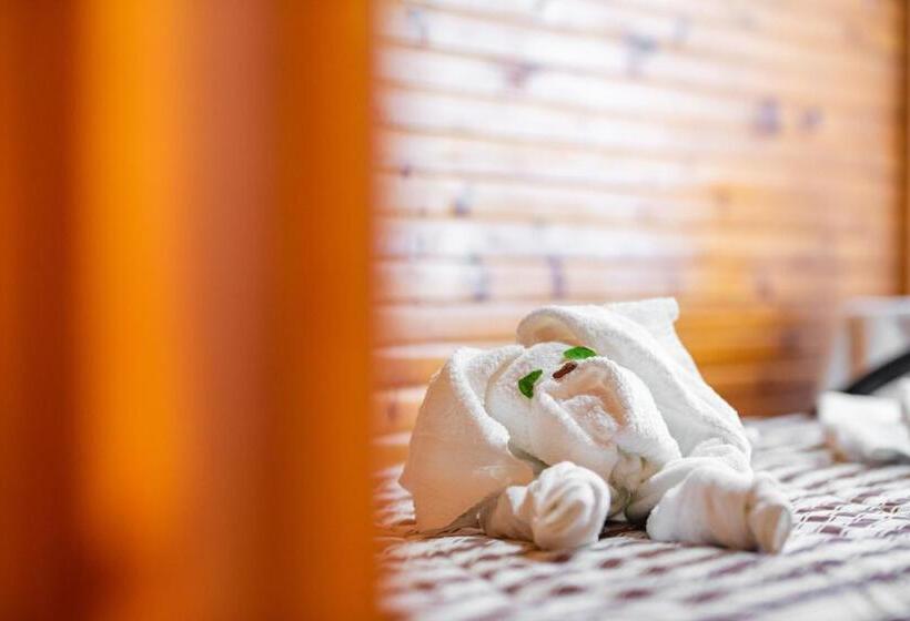 민박 Casa Inti / Inti House Furnas